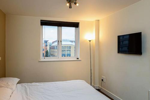 Central 2 Bedroom Apartment, With Secure Parking!!