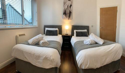 Zen Mint Birmingham City Centre Apartment with Kitchen and Secure Parking Perfect for 2-4 Contractors and Family Accepting Long Term Bookings Low Rates, Birmingham, West Midlands