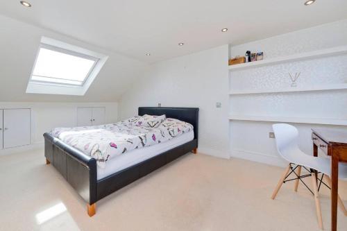 Bright & Spacious 5 Bed House in Charming Putney