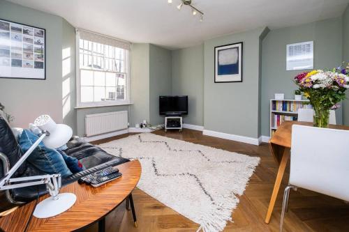 Stylish & Charming Regency Flat with Retro Feel, Brighton, East Sussex