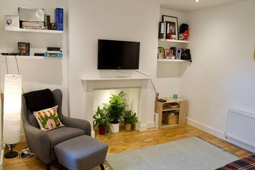 Classic 1 Bedroom Flat Sleeping 4 Charming Fulham, London, London