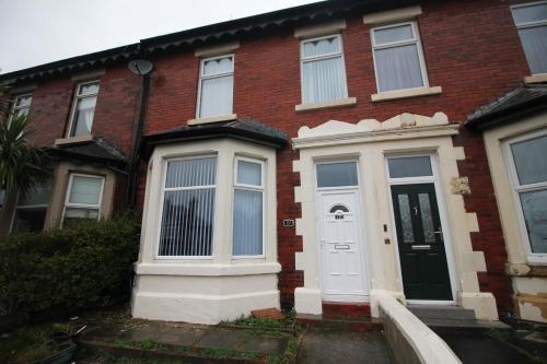 Bryan Choice - Close to Town - Newly Refurbished - Games Room - Large Property, Blackpool, Lancashire