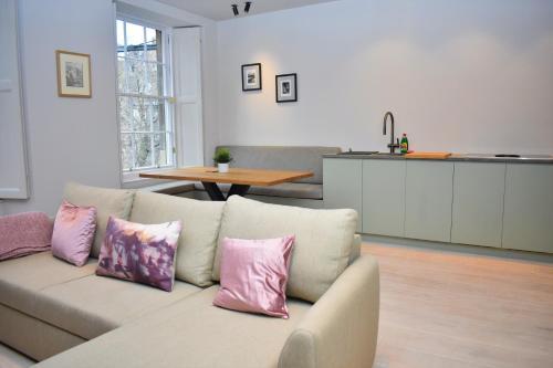 Grassmarket - Beautiful 1BR in Grassmarket w Castle views, Edinburgh, Midlothian