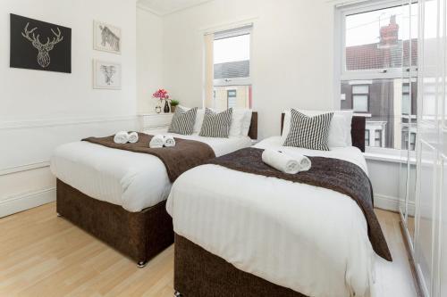 Spacious House for Contractors and Families with Parking by Liverpool Short Stay