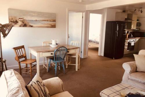 Bay House - Lundy. Port Isaac Dog Friendly Apartment with Sea Views