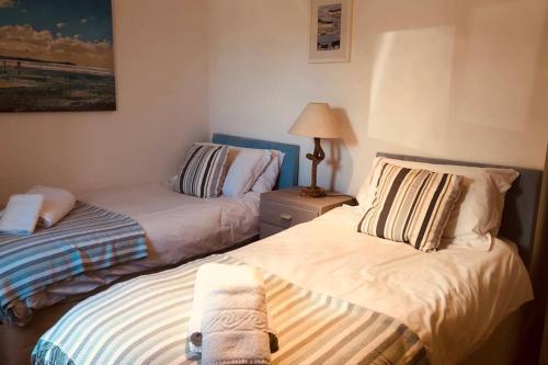 Bay House - Lobber. Port Isaac Dog Friendly Apartment with Sea Views