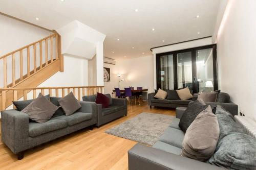 Gorgeous House In The Heart of Chelsea, Sleeps 7, London, London