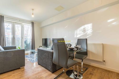 1 Bed Corporate stay-WALK TO STATION-LONDON 18 MIN