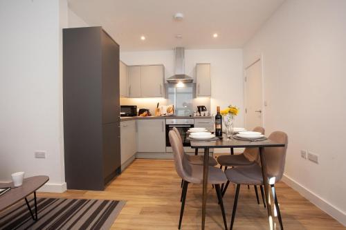 Luxury, Stylish Two Bed Apartment in the heart of Manchester By Pillo Rooms