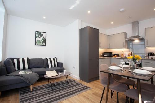 Luxury, Stylish Two Bed Apartment in the heart of Manchester By Pillo Rooms