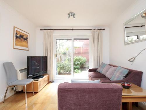 Lovely 2BR Central Oxford Garden Home + Sky TV