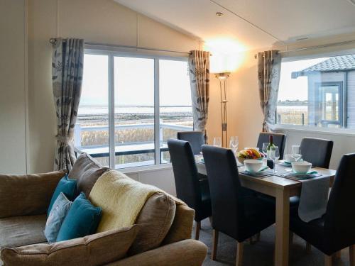 Beachcomber Lodge, 3 bedroom, beachside, dog friendly, Dumfries and Galloway, Scotland