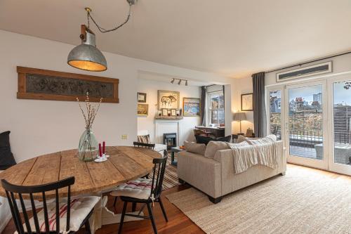 Stylish 2-bed flat w/ terrace near Battersea Park