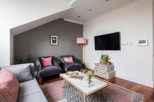 The Cromwell Road Escape - Modern & Central 1BDR Flat with Rooftop Terrace, London, London