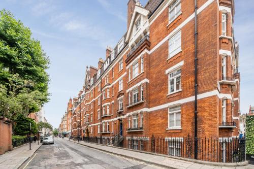 1 Bed Mayfair Apartment-London Shopping and Sites