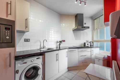 1 Bed Mayfair Apartment-London Shopping and Sites