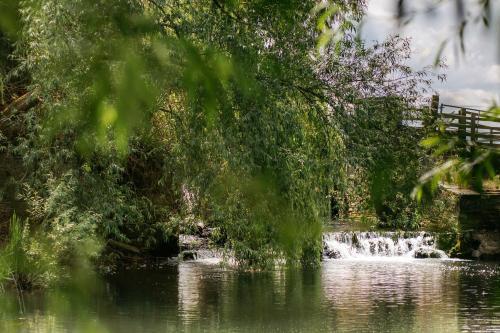 Fletland Mill - 18th century watermill, in stunning location near Stamford