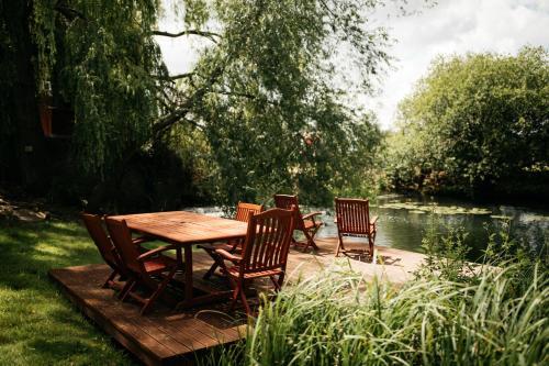 Fletland Mill - 18th century watermill, in stunning location near Stamford