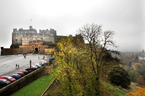 Castle View 2 Bedroom Apartment, Edinburgh, Midlothian