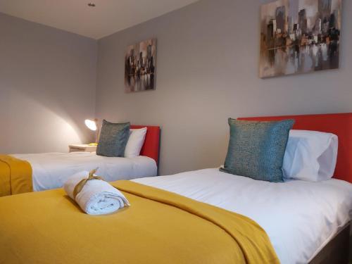 Bakewell House - Huku Kwetu Notts -Spacious 3 Bedroom House - Suitable & Affordable Group Accommodation - Business Travellers