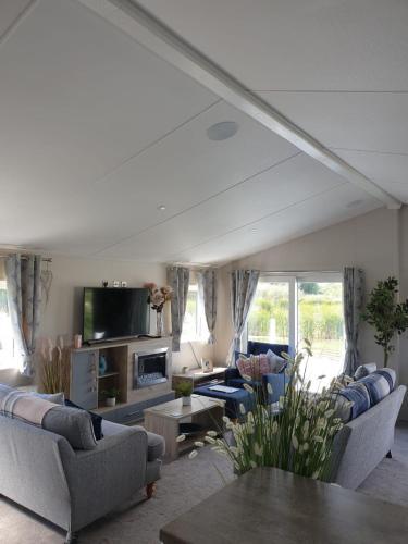 Chichester Lakeside Luxury Lodge