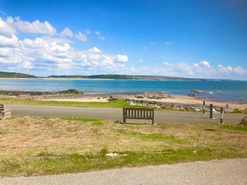 Honeysuckle Sea Views Sleeps 6 Porthcawl Newton Bay South Wales