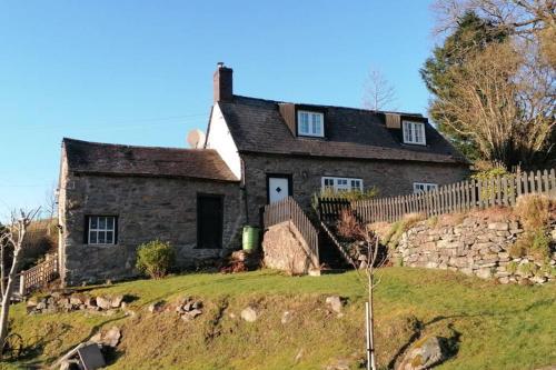 Beautiful country cottage with log burner, Dolanog, Powys