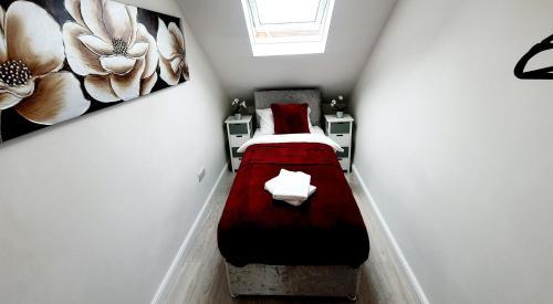 Bedford Town Apartment, Sleeps 4, FREE Wifi & PARKING Ideal for Contractors!