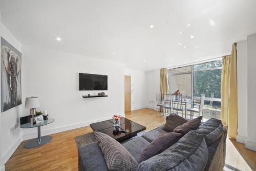 SkyCity Modern Apartment by London Bridge, London, London