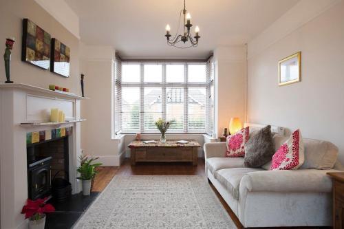 Beautiful 3-Bed House in Glastonbury- sleeps 10