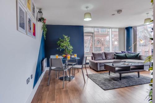 Whole Apartment, Comfortable and stylish, Liverpool City Centre, sleeps 8!!