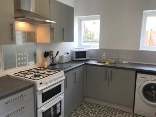 4-Bed House 10min walk to town centre in Blackpool, Blackpool, Lancashire