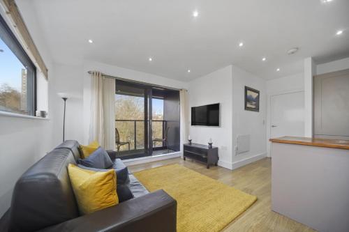 SkyCity 2 bed Apartment by Tower Bridge London Bridge, London, London