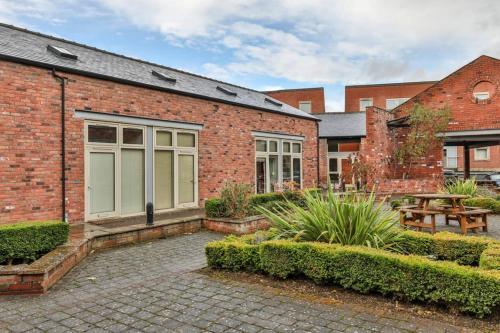 Victorian Tramsheds, Modern Apartment + Parking