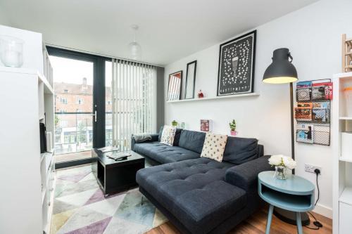 NEW Bright & Sleek 2 Bedroom Flat - West London, London, London