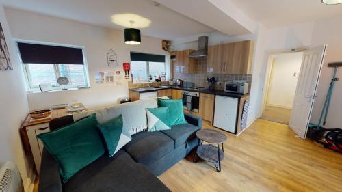 Stylish Chester City Centre apartment by 53 Degrees Property, Ideal for Couples & Business Professionals - Sleeps 4