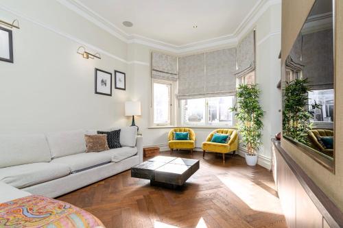 GuestReady - Modern Lux Family Home in West Kensington wGarden, London, London