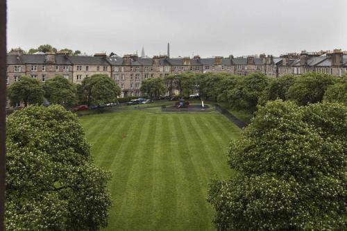 2 bedroom apartment with park view, Edinburgh, Midlothian