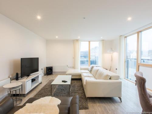 Pass the Keys -Newly Refurbished - Beautiful 2BDR with Balcony, Brighton, East Sussex