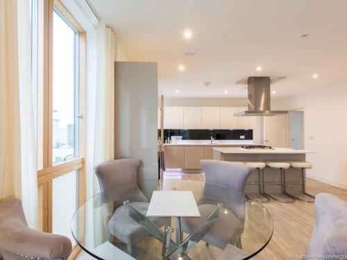 Pass the Keys -Newly Refurbished - Beautiful 2BDR with Balcony