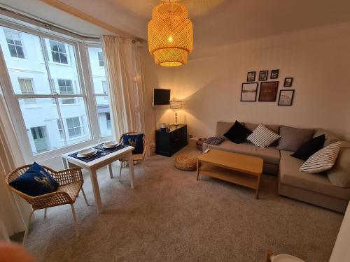 Centrally located, comfortable apartment near Station, Beach and North Laines, Brighton, East Sussex