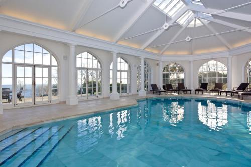 Southwell Chateau Sleeps 20 with Pool