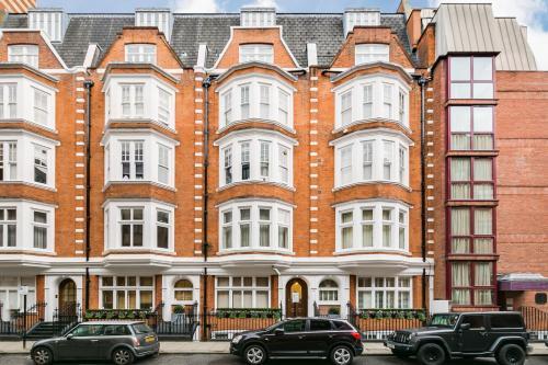 Knightsbridge Studio next to Harrods & Tube