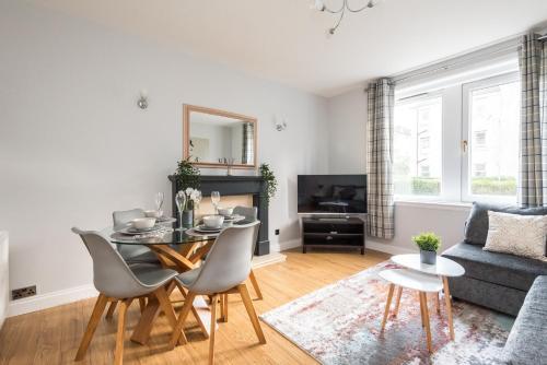 Stylish 2BR-1BA near Leith Walk - Free Parking by Bonjour Residences Edinburgh