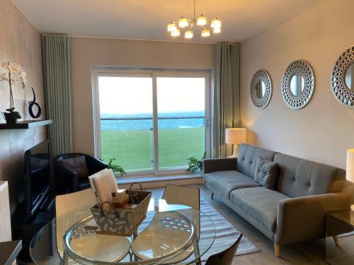 New for 2021 Luxury Apartment, stunning Sea Views & beach is a short walk away