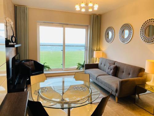 New for 2021 Luxury Apartment, stunning Sea Views & beach is a short walk away