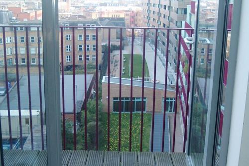 2 Bedrooms Flat with Balcony - Central London