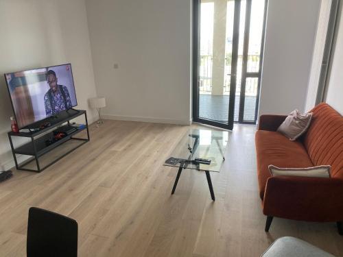 Remarkable 1-Bed Apartment in London royal wharf, London, London