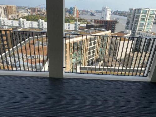 Remarkable 1-Bed Apartment in London royal wharf