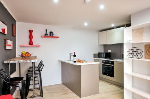 The Dixie - 1 Bed Deluxe Serviced Apartment - Cardiff Bay - By DYZYN, Cardiff, Glamorganshire